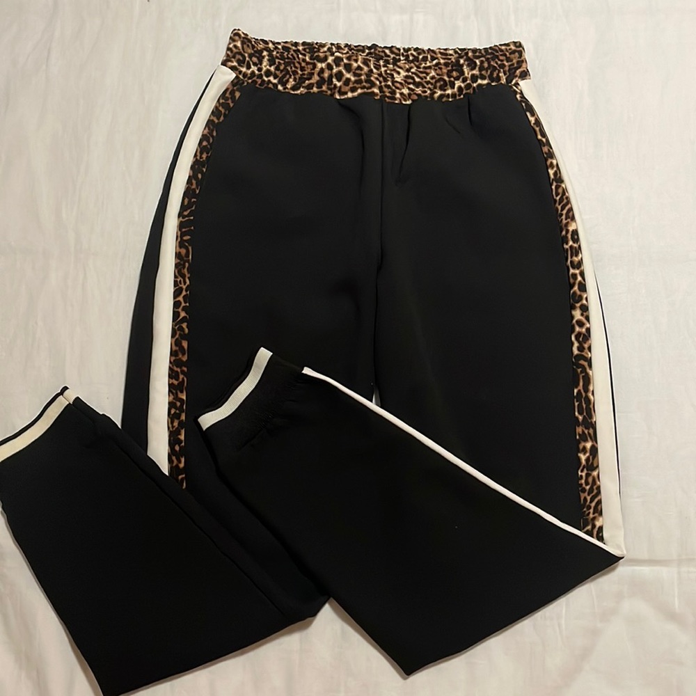 Zara Pants/Joggers Size XS like new !!